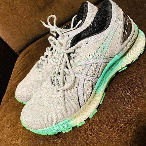 New Asic GEL NIMBUS Lite - Light Grey and Bright Green Mens 7.5 Womens 9 US - Picture 5 of 11